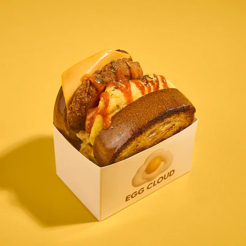 The K Cloud egg sandwich with crispy chicken